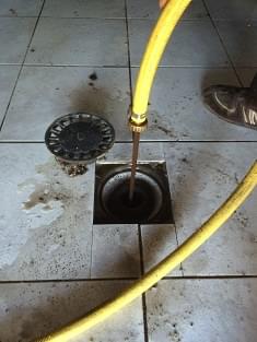 Système de désembouage planchers chauffants et radiateurs Système de désembouage planchers chauffants et radiateurs