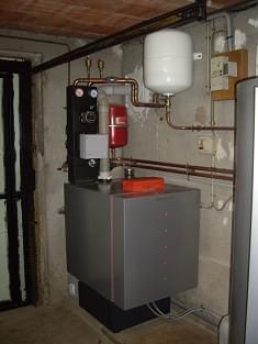 Tubes solaire en façade et relève chaudière fioul Tubes solaire en façade et relève chaudière fioul