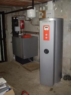 Tubes solaire en façade et relève chaudière fioul Tubes solaire en façade et relève chaudière fioul